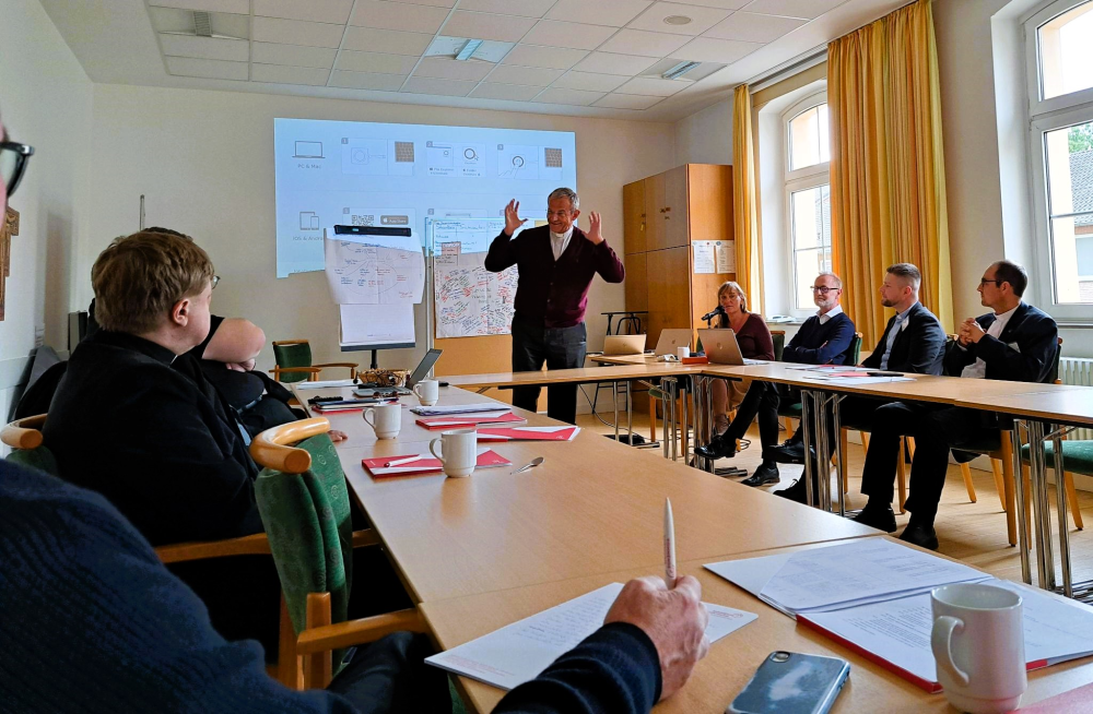 In kleineren Seminargruppen hatten die Alumni der Sozialakademie Gelegenheit zum biographischen Erfahrungsaustausch.