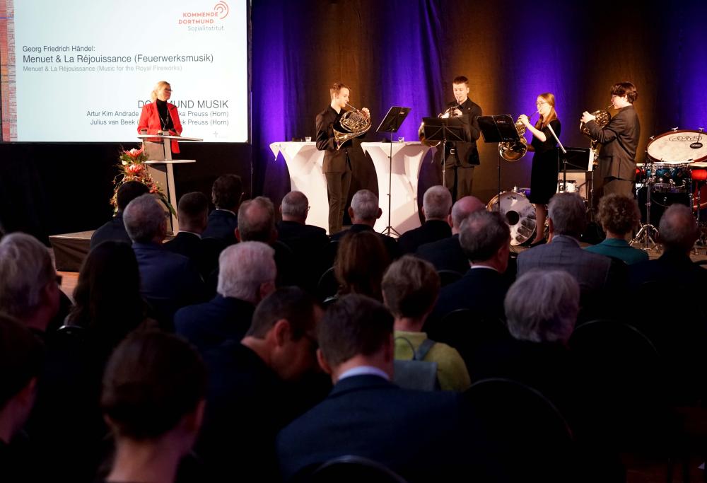 „Junge Musizierende“ von DORTMUND MUSIK spielten beim gut besuchten Festakt 75 Jahre Sozialinstitut Kommende Dortmund in der Zeche Hansemann. Foto: Michael Bodin / Erzbistum Paderborn