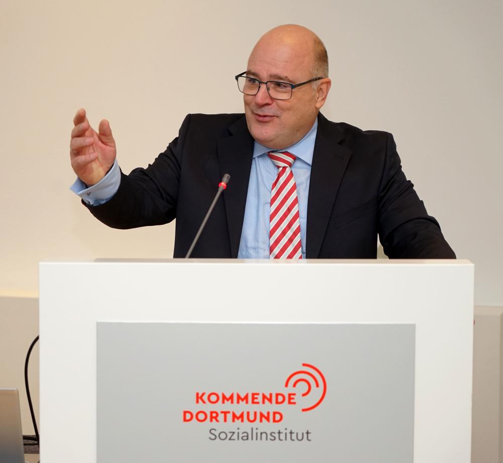 Steffen Kampeter, Hauptgeschäftsführer der Bundesvereinigung der Deutschen Arbeitgeberverbände (BDA), erhielt am Samstag in der Kommende Dortmund den Wilhelm-Weber-Preis 2024. Foto: Michael Bodin / Erzbistum Paderborn