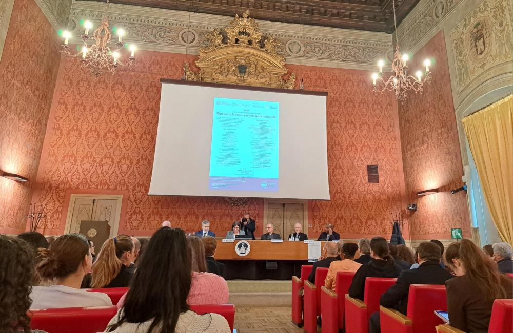 Eröffnung der Konferenz in der Aula Magna der Università del Sacro Cuore, Brescia.